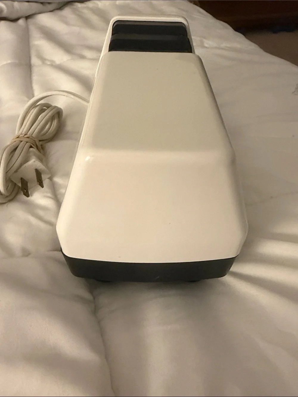 Chef'sChoice 300 Electric Knife Sharpener - White & Black